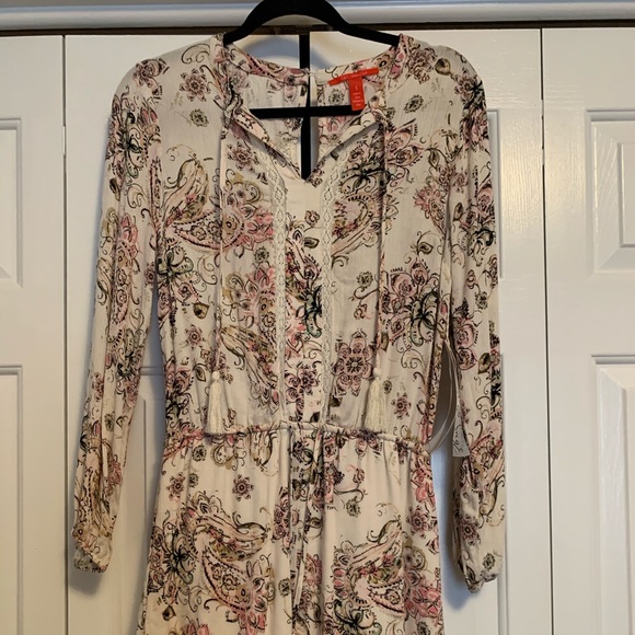 Spring/ Summer floral Romper - Picture 2 of 7